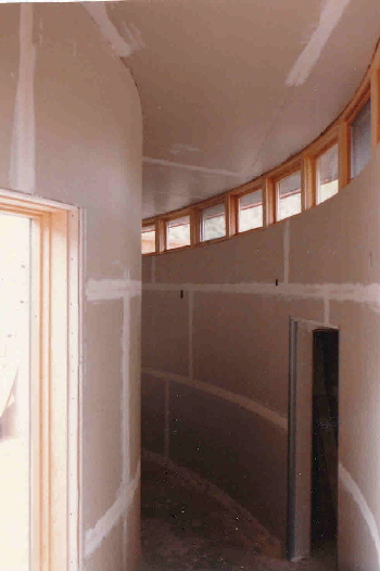 24 Gloria.Curved Hall.1