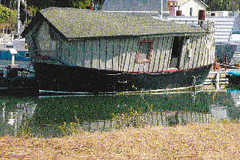 5 Houseboat